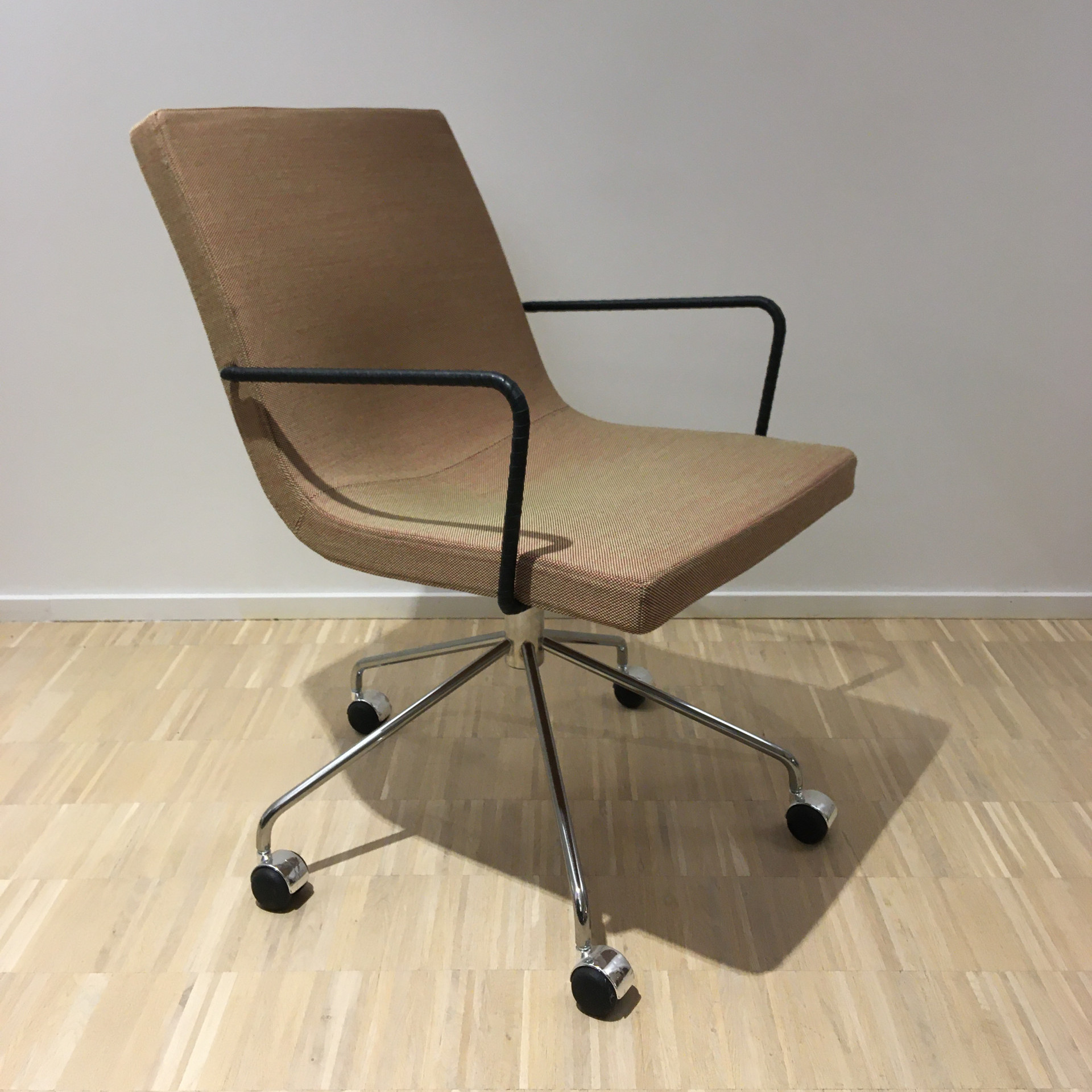 Bond – Offecct